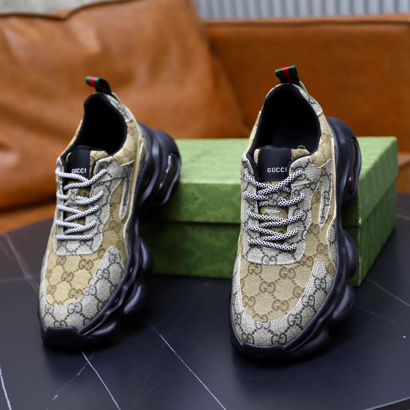Ex-factory price: 462💰🙅‍♂️🙅‍♂️🙅‍♂️ Brand: Gucci GUCCi Standard code: 38-44 (45 customized) Grade: Same as the official website Material: Original cowhide material spliced with brand cloth Comfortable and breathable lining Lightweight and wear-resistant sports outsole Style category: Men's fashion casual shoes Running sports shoes Distinguished luxury brand elements Top luxury color: actual picture color